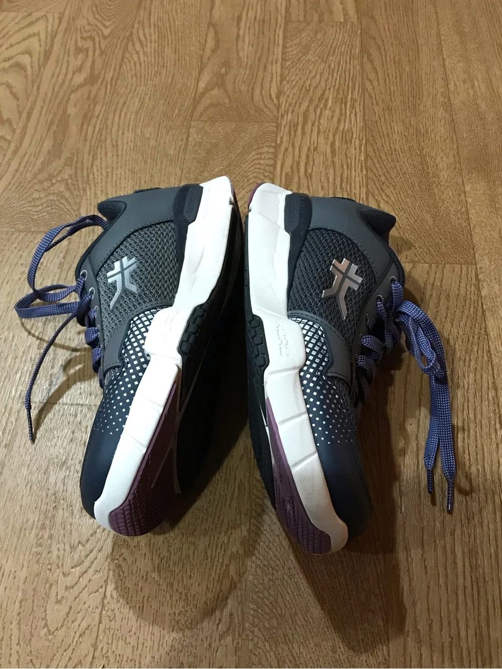KURU Gray Quantum Shoes Women's SIZE 8.5 medium